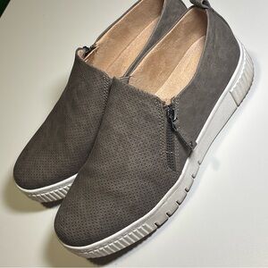 SOUL Naturalizer Gray Slip-On Flats